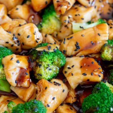 overhead of chickened broccoli with Chinese brown sauce and sesame seeds on it
