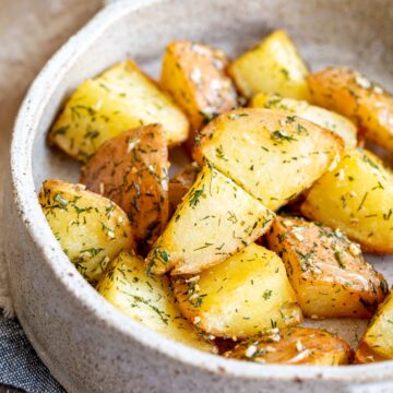 close up on a crunchy chunk of potato with dill seasoning on it