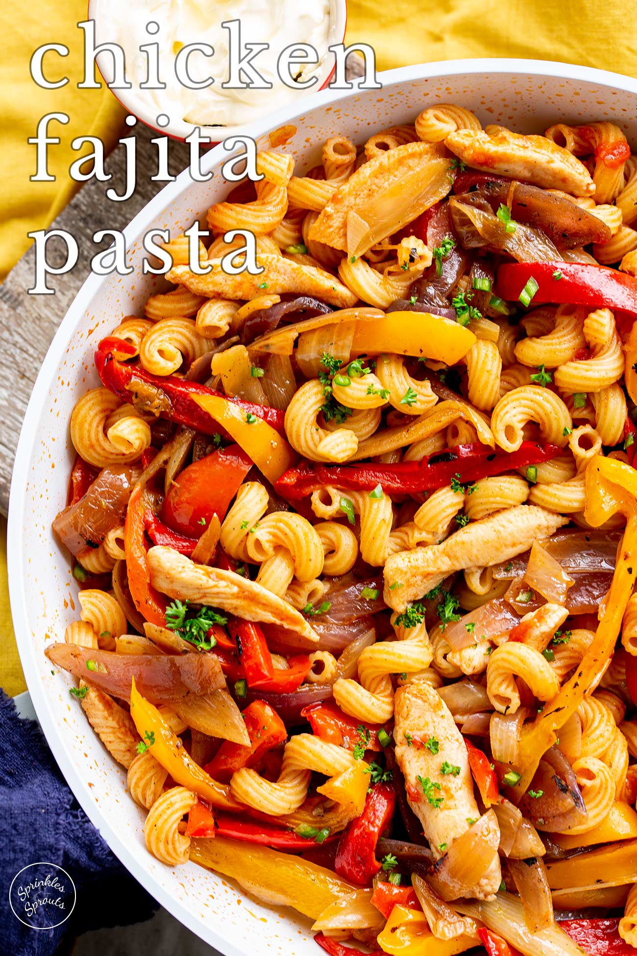 pin image: chicken fajita pasta on a white skillet with text overlaid