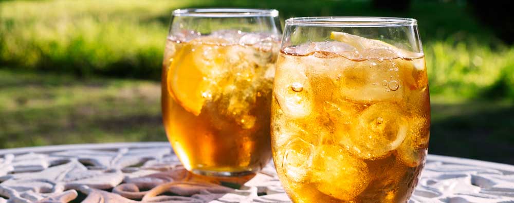 Lemon Iced Tea. The perfect afternoon drink, a great balance of tea, sugar and lemon. A refreshing and delicious classic. Perfect for drinks in the garden.