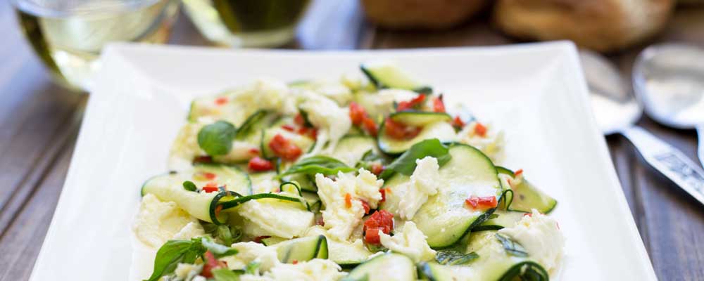 Lemony, spicy, creamy, crunchy. This Zucchini salad has it all, it is fresh and light, but served with crusty bread it is substantial enough for lunch. | Sprinkles and Sprouts